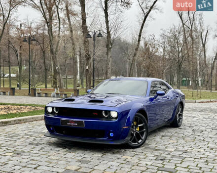 Синій Додж Challenger, об'ємом двигуна 5.65 л та пробігом 22 тис. км за 29999 $, фото 74 на Automoto.ua