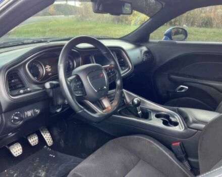 Синий Додж Челенджер, объемом двигателя 6.4 л и пробегом 46 тыс. км за 9900 $, фото 7 на Automoto.ua