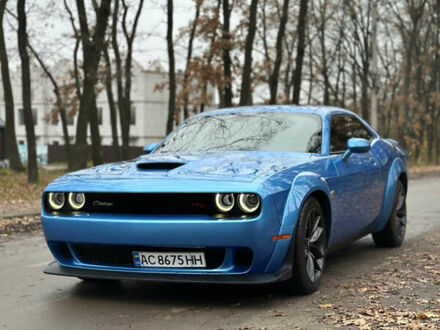 Синий Додж Челенджер, объемом двигателя 6.17 л и пробегом 82 тыс. км за 39999 $, фото 1 на Automoto.ua