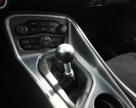 Зеленый Додж Челенджер, объемом двигателя 6.4 л и пробегом 77 тыс. км за 7800 $, фото 11 на Automoto.ua