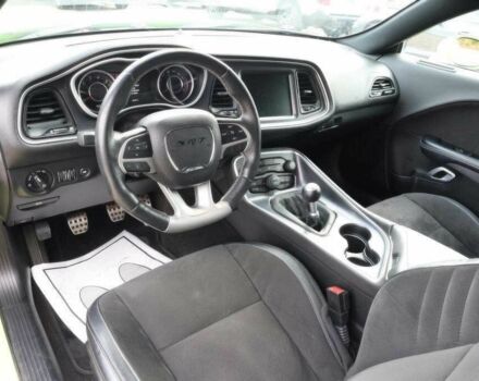 Зеленый Додж Челенджер, объемом двигателя 6.4 л и пробегом 77 тыс. км за 7800 $, фото 9 на Automoto.ua