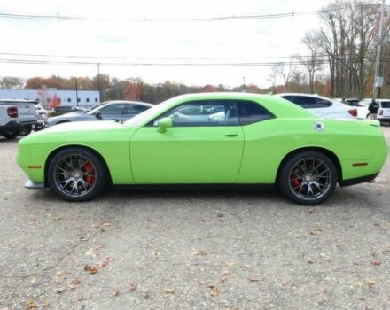 Зеленый Додж Челенджер, объемом двигателя 6.4 л и пробегом 77 тыс. км за 7800 $, фото 2 на Automoto.ua