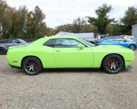 Зеленый Додж Челенджер, объемом двигателя 6.4 л и пробегом 77 тыс. км за 7800 $, фото 6 на Automoto.ua