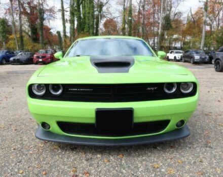 Зеленый Додж Челенджер, объемом двигателя 6.4 л и пробегом 77 тыс. км за 7800 $, фото 1 на Automoto.ua