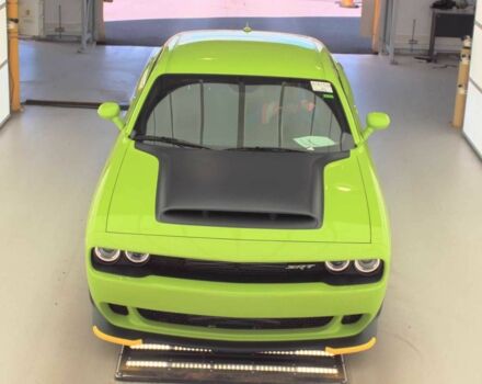 Зеленый Додж Челенджер, объемом двигателя 6.2 л и пробегом 2 тыс. км за 13200 $, фото 1 на Automoto.ua