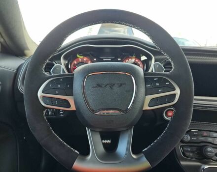 Зеленый Додж Челенджер, объемом двигателя 6.2 л и пробегом 2 тыс. км за 13200 $, фото 6 на Automoto.ua