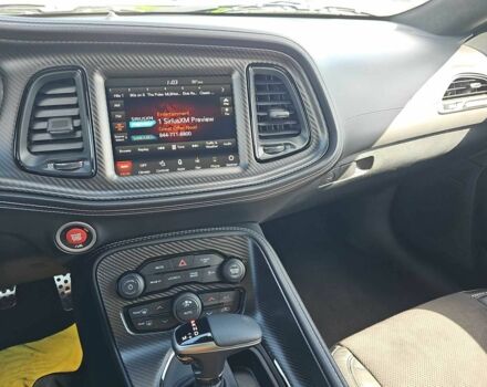 Зеленый Додж Челенджер, объемом двигателя 6.2 л и пробегом 2 тыс. км за 13200 $, фото 7 на Automoto.ua