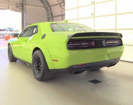Зеленый Додж Челенджер, объемом двигателя 6.2 л и пробегом 2 тыс. км за 13200 $, фото 4 на Automoto.ua