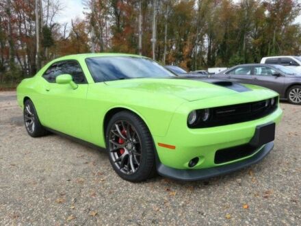 Зеленый Додж Челенджер, объемом двигателя 6.4 л и пробегом 77 тыс. км за 7800 $, фото 1 на Automoto.ua