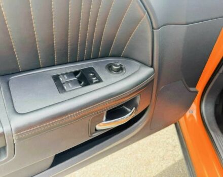 Оранжевый Додж Челенджер, объемом двигателя 5.7 л и пробегом 88 тыс. км за 4100 $, фото 11 на Automoto.ua