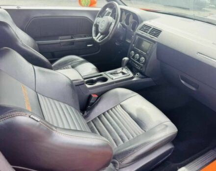 Оранжевый Додж Челенджер, объемом двигателя 5.7 л и пробегом 88 тыс. км за 4100 $, фото 7 на Automoto.ua