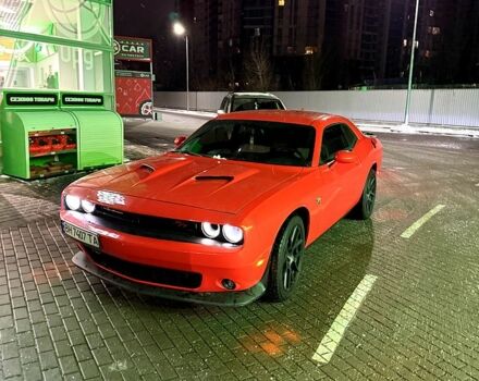 Оранжевый Додж Челенджер, объемом двигателя 5.7 л и пробегом 93 тыс. км за 28000 $, фото 1 на Automoto.ua