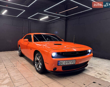 Оранжевый Додж Челенджер, объемом двигателя 5.65 л и пробегом 79 тыс. км за 26000 $, фото 1 на Automoto.ua