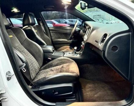 Білий Додж Charger, об'ємом двигуна 3.6 л та пробігом 43 тис. км за 5200 $, фото 13 на Automoto.ua