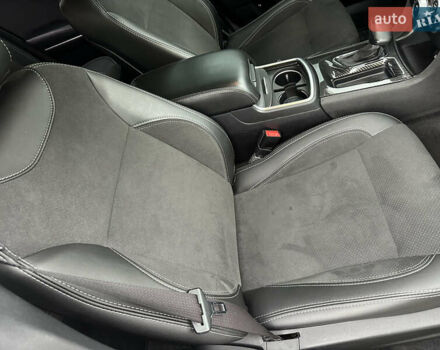 Белый Додж Чарджер, объемом двигателя 3.6 л и пробегом 185 тыс. км за 17400 $, фото 29 на Automoto.ua