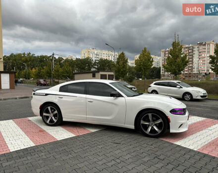 Білий Додж Charger, об'ємом двигуна 3.6 л та пробігом 185 тис. км за 17600 $, фото 11 на Automoto.ua