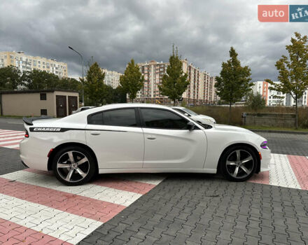 Білий Додж Charger, об'ємом двигуна 3.6 л та пробігом 185 тис. км за 17600 $, фото 10 на Automoto.ua