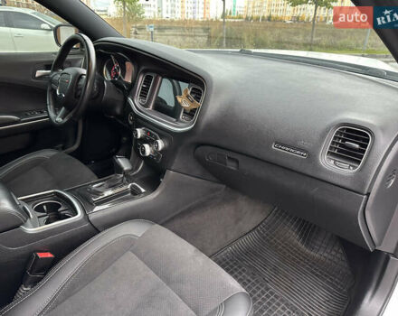 Білий Додж Charger, об'ємом двигуна 3.6 л та пробігом 185 тис. км за 17600 $, фото 35 на Automoto.ua