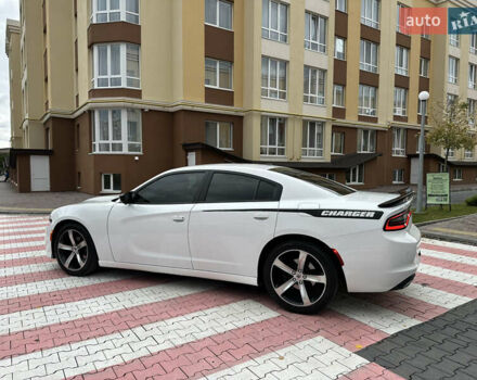Белый Додж Чарджер, объемом двигателя 3.6 л и пробегом 185 тыс. км за 15999 $, фото 3 на Automoto.ua