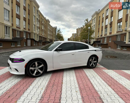 Белый Додж Чарджер, объемом двигателя 3.6 л и пробегом 185 тыс. км за 15999 $, фото 1 на Automoto.ua