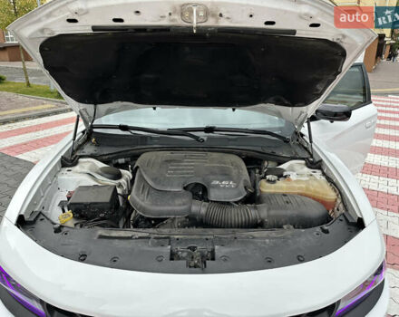 Белый Додж Чарджер, объемом двигателя 3.6 л и пробегом 185 тыс. км за 16800 $, фото 35 на Automoto.ua