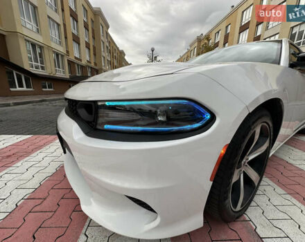 Белый Додж Чарджер, объемом двигателя 3.6 л и пробегом 185 тыс. км за 16800 $, фото 40 на Automoto.ua