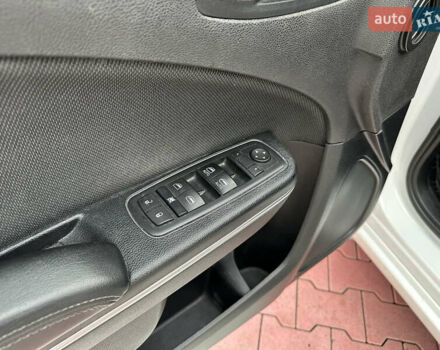 Білий Додж Charger, об'ємом двигуна 3.6 л та пробігом 185 тис. км за 17600 $, фото 24 на Automoto.ua