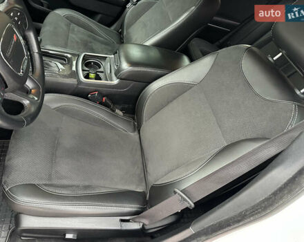 Белый Додж Чарджер, объемом двигателя 3.6 л и пробегом 185 тыс. км за 17400 $, фото 23 на Automoto.ua