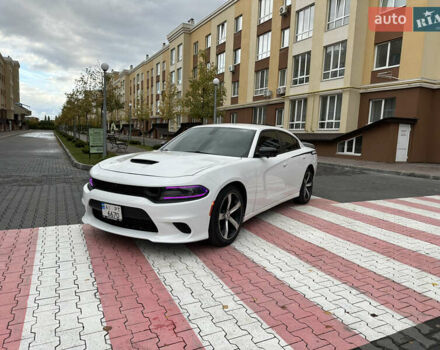 Белый Додж Чарджер, объемом двигателя 3.6 л и пробегом 185 тыс. км за 16800 $, фото 4 на Automoto.ua