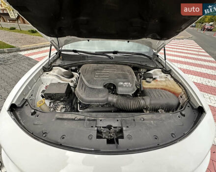 Белый Додж Чарджер, объемом двигателя 3.6 л и пробегом 185 тыс. км за 16800 $, фото 37 на Automoto.ua