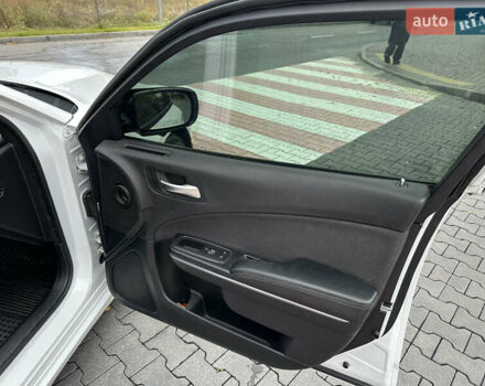 Білий Додж Charger, об'ємом двигуна 3.6 л та пробігом 185 тис. км за 17600 $, фото 32 на Automoto.ua