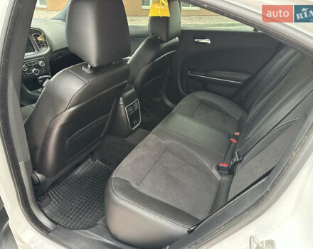 Білий Додж Charger, об'ємом двигуна 3.6 л та пробігом 185 тис. км за 17600 $, фото 29 на Automoto.ua