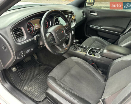 Білий Додж Charger, об'ємом двигуна 3.6 л та пробігом 185 тис. км за 17600 $, фото 27 на Automoto.ua