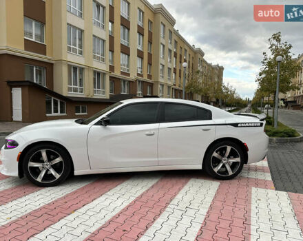 Белый Додж Чарджер, объемом двигателя 3.6 л и пробегом 185 тыс. км за 15999 $, фото 2 на Automoto.ua