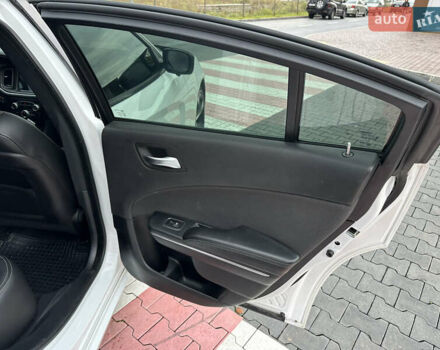 Білий Додж Charger, об'ємом двигуна 3.6 л та пробігом 185 тис. км за 17600 $, фото 30 на Automoto.ua
