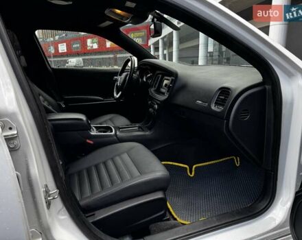 Додж Чарджер 2016 в Киеве на Automoto.ua Белый Додж Чарджер, объемом двигателя 5.7 л и пробегом 215 тыс. км за 19500 $, фото 13 на Automoto.ua
