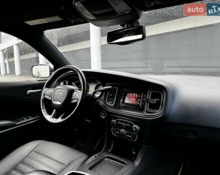 Додж Чарджер 2016 в Киеве на Automoto.ua Белый Додж Чарджер, объемом двигателя 5.7 л и пробегом 215 тыс. км за 19500 $, фото 14 на Automoto.ua