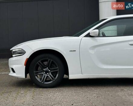 Додж Чарджер 2016 в Киеве на Automoto.ua Белый Додж Чарджер, объемом двигателя 5.7 л и пробегом 215 тыс. км за 19500 $, фото 4 на Automoto.ua