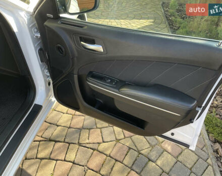 Білий Додж Charger, об'ємом двигуна 3.61 л та пробігом 78 тис. км за 19500 $, фото 12 на Automoto.ua