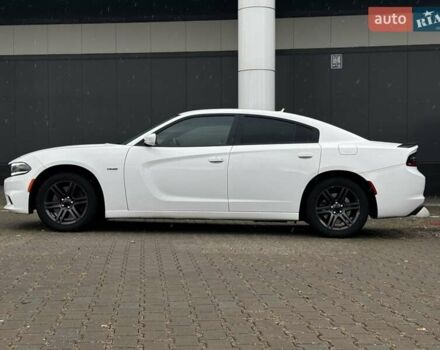 Додж Чарджер 2016 в Киеве на Automoto.ua Белый Додж Чарджер, объемом двигателя 5.7 л и пробегом 215 тыс. км за 19500 $, фото 6 на Automoto.ua