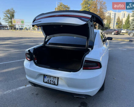 Білий Додж Charger, об'ємом двигуна 3.6 л та пробігом 126 тис. км за 20400 $, фото 34 на Automoto.ua