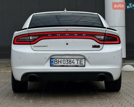 Додж Чарджер 2016 в Киеве на Automoto.ua Белый Додж Чарджер, объемом двигателя 5.7 л и пробегом 215 тыс. км за 19500 $, фото 8 на Automoto.ua