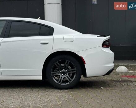 Додж Чарджер 2016 в Киеве на Automoto.ua Белый Додж Чарджер, объемом двигателя 5.7 л и пробегом 215 тыс. км за 19500 $, фото 5 на Automoto.ua