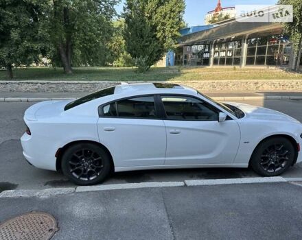 Белый Додж Чарджер, объемом двигателя 3.6 л и пробегом 95 тыс. км за 23000 $, фото 4 на Automoto.ua