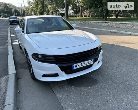 Белый Додж Чарджер, объемом двигателя 3.6 л и пробегом 95 тыс. км за 23000 $, фото 9 на Automoto.ua