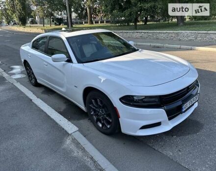 Белый Додж Чарджер, объемом двигателя 3.6 л и пробегом 95 тыс. км за 23000 $, фото 1 на Automoto.ua