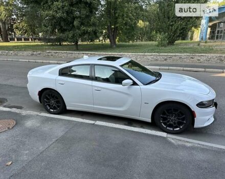 Белый Додж Чарджер, объемом двигателя 3.6 л и пробегом 95 тыс. км за 23000 $, фото 5 на Automoto.ua