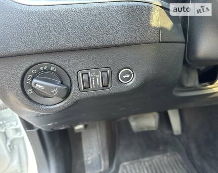 Белый Додж Чарджер, объемом двигателя 3.6 л и пробегом 95 тыс. км за 23000 $, фото 18 на Automoto.ua