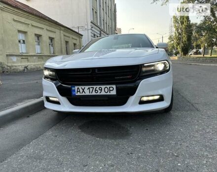 Белый Додж Чарджер, объемом двигателя 3.6 л и пробегом 95 тыс. км за 23000 $, фото 11 на Automoto.ua