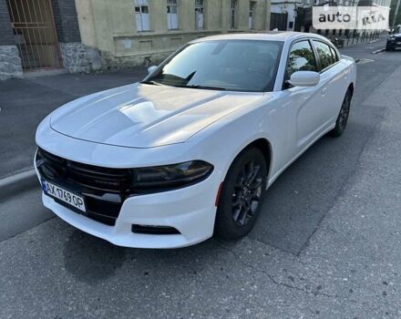 Белый Додж Чарджер, объемом двигателя 3.6 л и пробегом 95 тыс. км за 23000 $, фото 2 на Automoto.ua